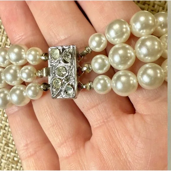 VTG Triple Strand Faux Pearl Necklace Crystal Clasp Bridal Wedding Jewelry - Picture 9 of 10